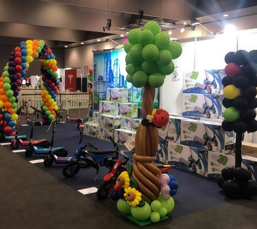 corporate event balloon floor display